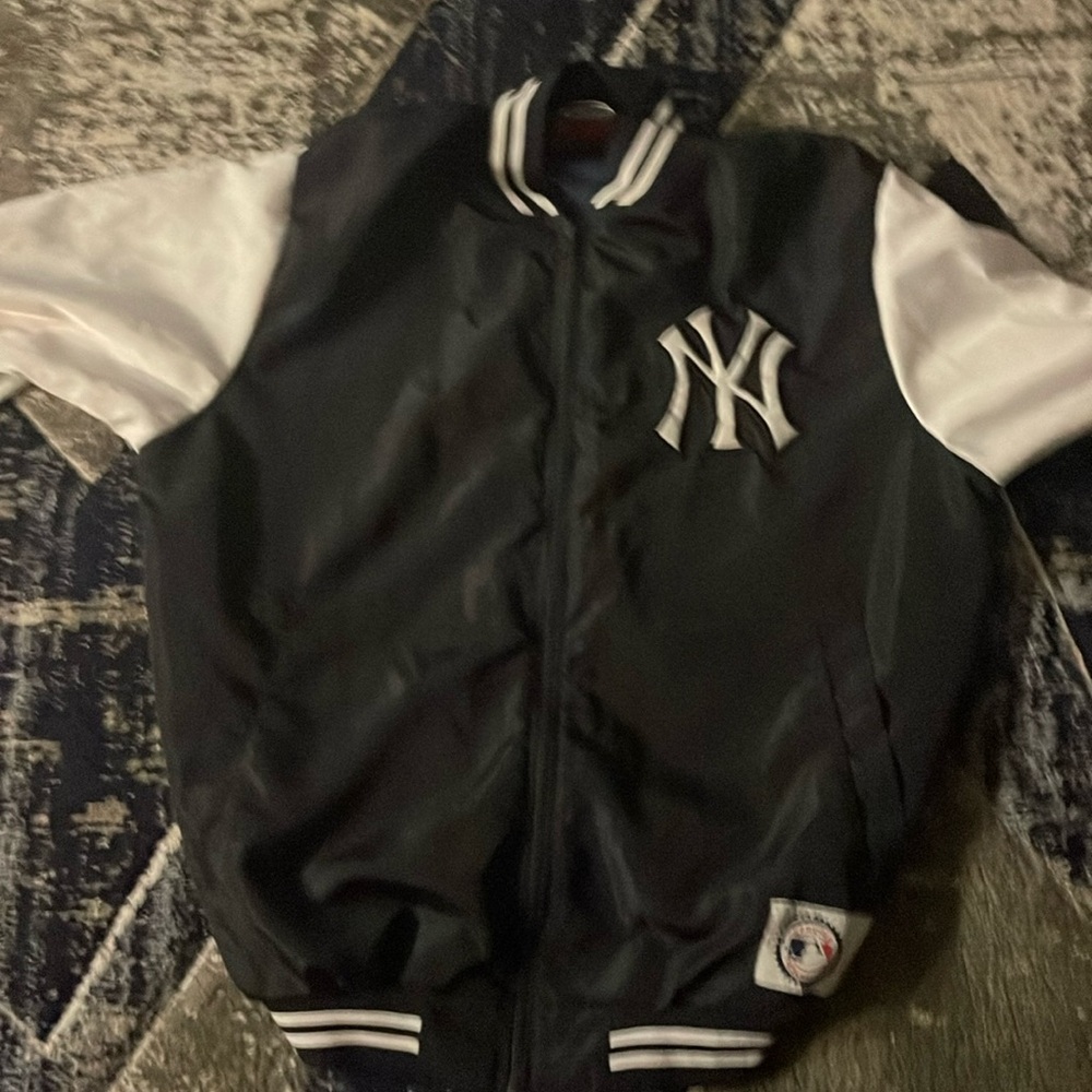 Trying to get rid of it, New York Yankees windbreaker semi new size extra large